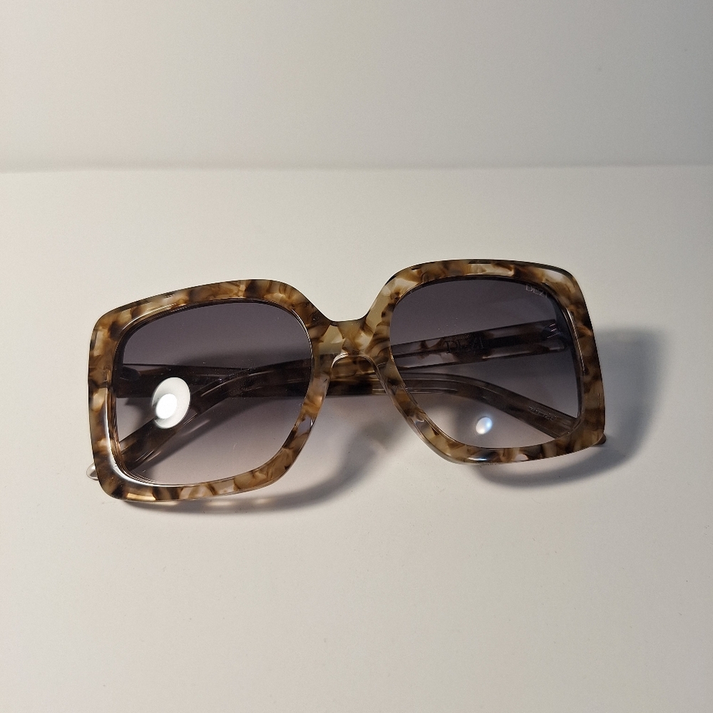 DEZI Harper Sunglasses